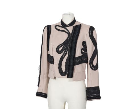 GIVENCHY, collection Prêt à Porter Automne/Hiver 2008. Veste courte d'inspiration Toréador en laine beige et passementeries n