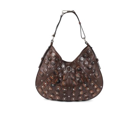 Yves SAINT LAURENT. Sac en cuir agneau chocolat et pastilles de palissandre.Année 2003. Directeur artistique: Tom Ford.Ferman