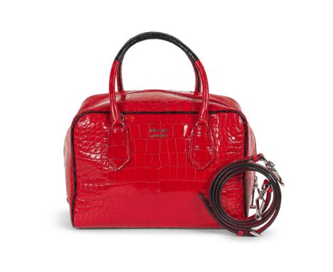 PRADA, collection Prêt à Porter Printemps/Eté 2016. Sac Inside en crocodile rouge, noir et python dans les tons gris.Directeu