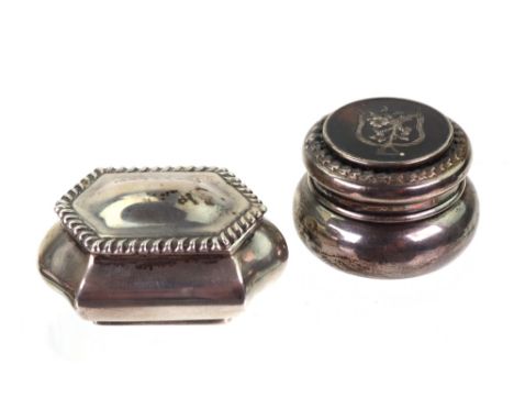 An Edwardian small circular silver box, Levi & Salaman, Birmingham 1906, the pull-off cover tortoiseshell inset and pique fol