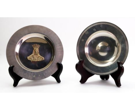 A silver and silver gilt dish, London 1977, Britannia standard, makers mark G.G.M, with textured ribbed border and sunken cen