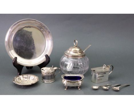 A small late Victorian silver drum mustard pot, William Hutton & Sons, Birmingham 1900, with pierced and embossed sides, silv