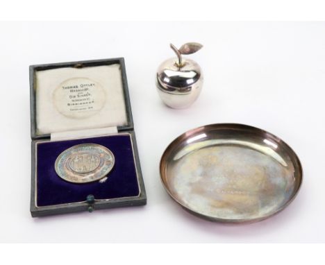 A cased Warwickshire Union of Golf Clubs silver medal, Thomas Ottley, Birmingham 1930, inscribed, a circular silver coaster, 