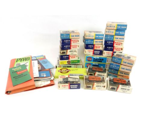 A collection of Airfix '00' scale construction kits and other items (qty).