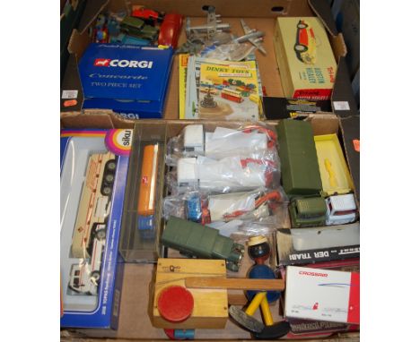 Two boxes of mixed diecast and tinplate etc, to include; boxed 1.20 scale Triang Austin Healy, CQ Topaz tanker etc    Conditi