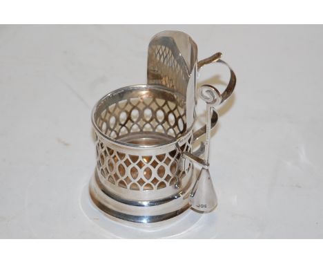 An Edwardian silver chamber stick of pierced circular form with snuffer, London 1901   Condition Report / Extra Information  