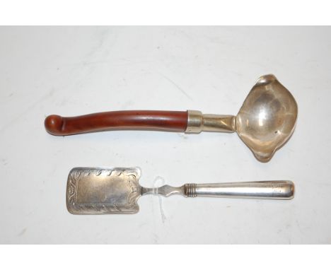 A 20th century Continental silver ladle, with turned wooden handle; together with a Continental white metal scoop (2)