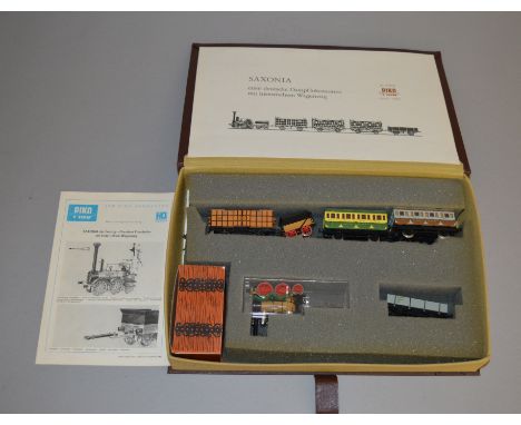 A boxed Matchbox Major Pack M4 Fruehauf Hopper Train diecast model, overall G and may  benefit from careful cleaning in overa