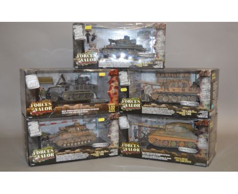 Five Unimax Forces of Valor 1:32 scale diecast model tanks, all German models. E and boxed. (5)