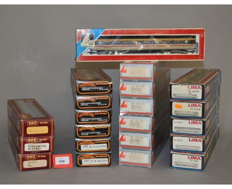 OO gauge. 21 x coaches by Lima, Mainline and GMR. Boxed, G-VG. 