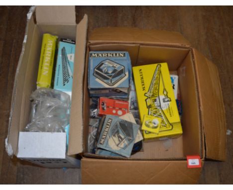 HO gauge. A good quantity of Marklin accessories, including 7051 Loading Crane. Boxed, conditions vary.