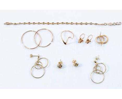 A collection of jewellery to include a 14ct rose gold bracelet, length approx 19cm, a 14ct rose gold wave ring, size R, along