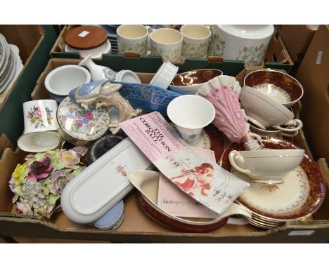 A collection of 20th Century china and ceramics to include Myott, Worcester, Hornsea, Poole; mixed plates, Wedgwood and other