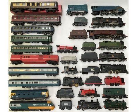 Railway : collection of 00 locomotives and rolling stock to include Hornby Dublo, Triang, Marx, Lima. All in playworn conditi