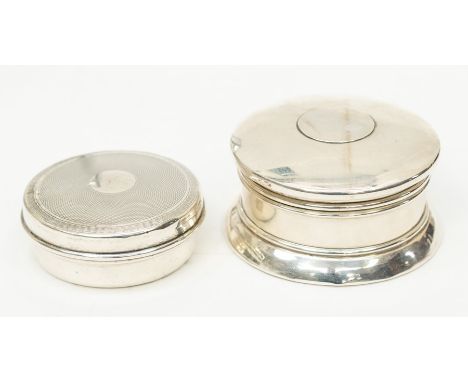 A George V silver circular plain box and cover, on raised foot, gilt interior, by&nbsp;&nbsp;P &amp; J Escofet, Birmingham, 1