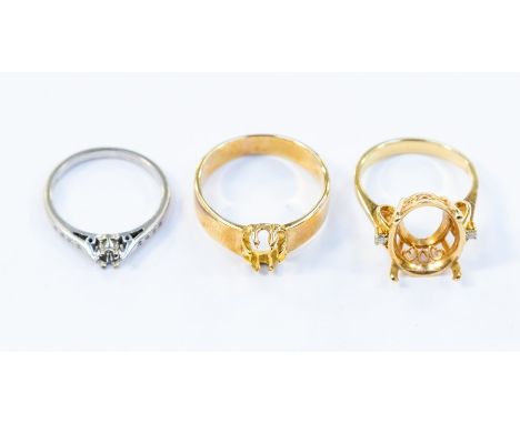 Two 18ct gold claw set ring mounts, to include one with diamond set shoulders, size M and a mount for a single stone, size R,