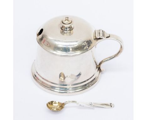 A George VI large silver tankard shaped mustard pot and cover, with blue glass liner and associated spoon, the pot by Wakely 