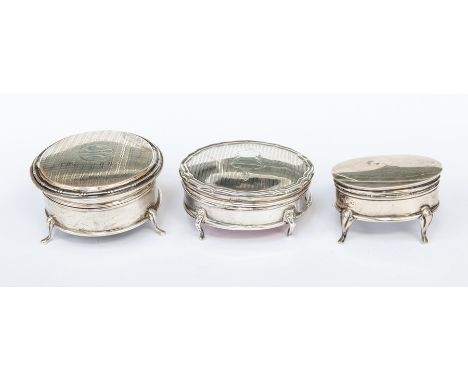 A group of three various silver ring boxes: 1 plain circular, fitted velvet interior on four scroll feet, Birmingham, 1917; a