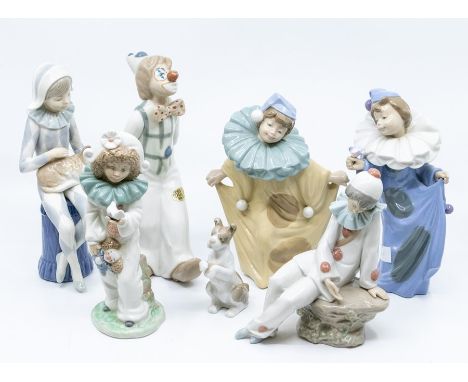Five Nao lcowns, a dog and a Casades clown