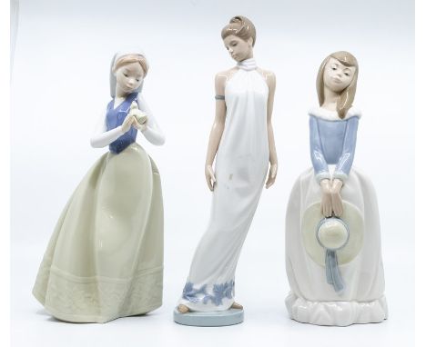 Three Nao figures of young ladies