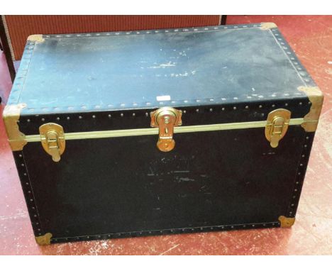 Travel trunk ( Locked)