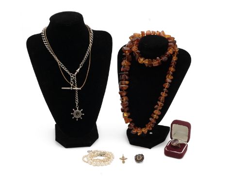 9ct gold necklace, along with a 9ct gold gem set ring, 8.11g, along with a silver fob chain, baltic amber necklace and pearl 