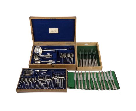 Silver cased canteen fo silver hallmarked Sheffield 1916, William Hutton &amp; Sons Ltd Ribbon &amp; Bow pattern spoons and f