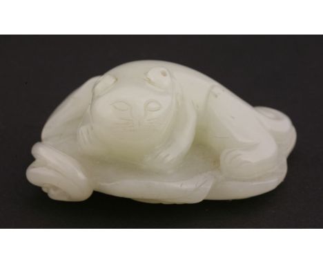 A white jade Carving,18th/19th century, of a cat resting on a bamboo leaf, 6.3cm清十八/十九世纪 白玉猫把件