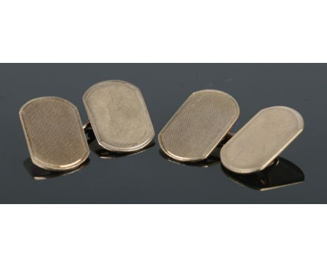 A pair of 9ct Gold cufflinks, with engine turned decoration to one panel. Total weight: 5.0g