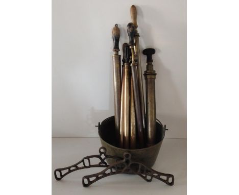 Good vintage lot including a number of brass hand sprayers, large heavy brass jam kettle and cast metal airier brackets. Coll
