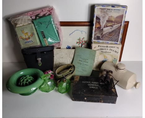 Assorted vintage curiosities. Shipping Group (A). 