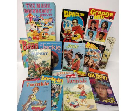 Quantity of vintage annuals. Shipping Group (A). 