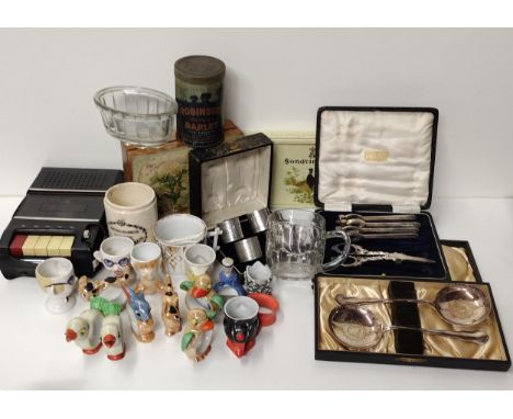 Assorted vintage items. Collection only. 