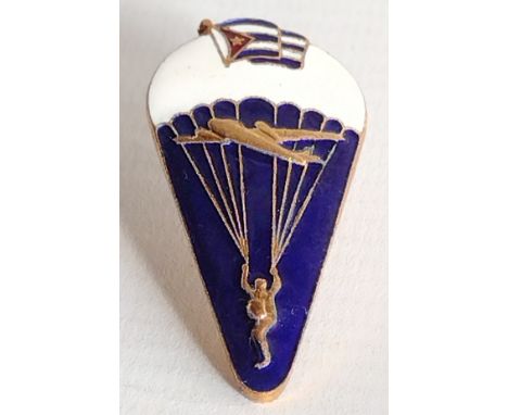 Vintage Cuban Airborne Troops badge. Screw-back type, made in former USSR of brass construction having applied enamel, circa 