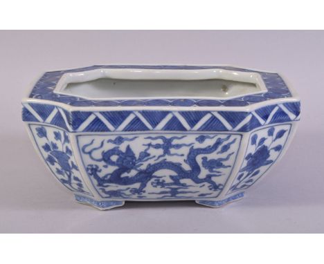 A CHINESE BLUE AND WHITE PORCELAIN RECTANGULAR PLANT POT, painted with dragons and flowers, six character mark to base, 21cm 