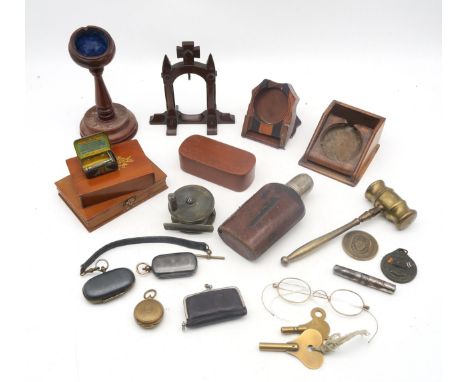 Four various treen pocket watch stands, a pair of yellow metal spectacles, the bridge stamped "1/20", four various sovereign 