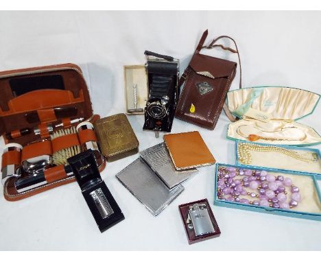 A good mixed lot to include vintage cameras, military Christmas tin dated 1914,  vintage razor, Ronsons lighter, small collec
