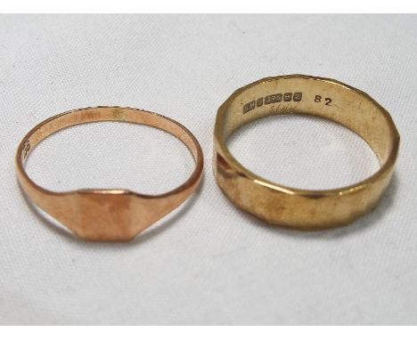 A 9ct gold band size M and half and a 9ct gold signet ring size M and half, approx weight 3.61 grams (all in) Est £30 - £50