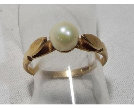 A lady's 9 carat gold hallmarked single pearl ring, size J, boxed, approximate weight 1.3 grams