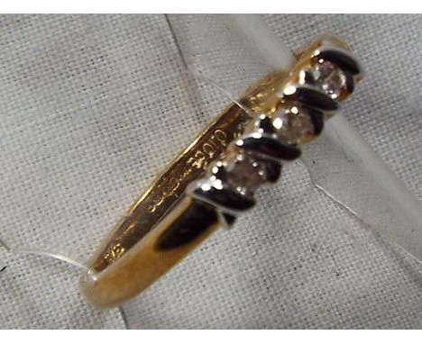 A lady's 9 carat gold 10 pt diamond three stone kiss ring, approx 1.3 gm, size N - Est £25 - £40