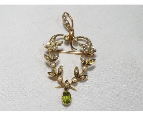 A lady's 9ct yellow gold seed pearl and Peridot pendant brooch, approx weight 3.12 grams, Est £30 - £50