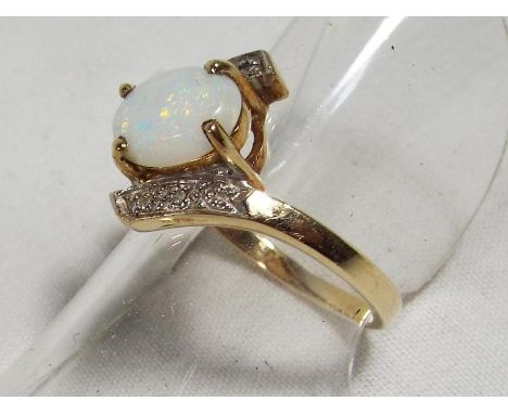 A lady's 9ct gold opal and diamond ring, 2.1 grams