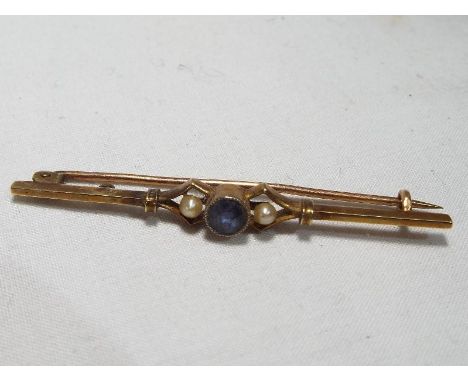 A 15ct gold bar brooch set with pearl and centre stone, marked 15ct, Est £40 - £60