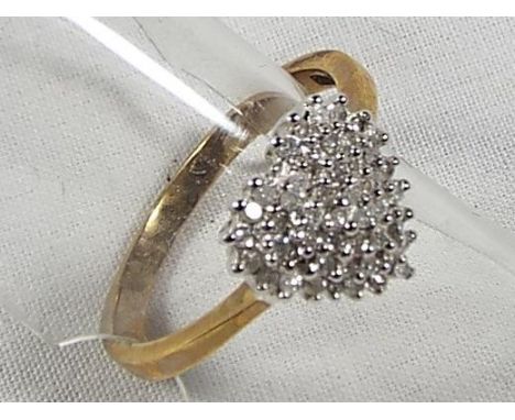 A lady's 9 carat gold 25 pt 1/4 carat diamond cluster ring, size O+ 1/2 to P, approx 3.0 gm - Est £60 - £80