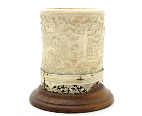 12 cm. tall, pieces missing.THIS ITEM WILL NOT BE SHIPPED OUTSIDE OF THE EUROPEAN UNION.