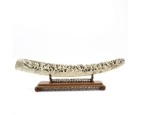 Marked Qianlong, 106 cm. THIS ITEM WILL NOT BE SHIPPED OUTSIDE OF THE EUROPEAN UNION.