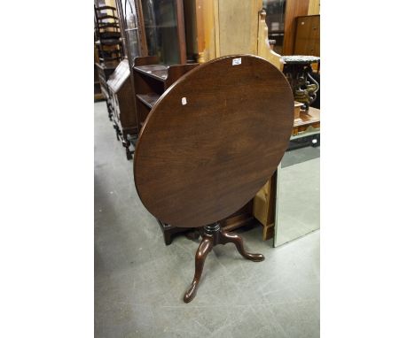 EIGHTEENTH CENTURY MAHOGANY CIRCULAR BREAKFAST TABLE WITH SNAP TOP, ON PLAIN TAPERED COLUMN AND TRIPOD SUPPORTS, 2'9" DIAMETE