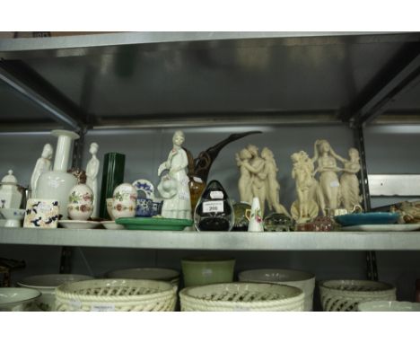 DECORATIVE SUNDRIES INCLUDING; GLASS PAPERWEIGHTS WITH EXAMPLES BY CAITHNESS AND WEDGWOOD, A HORN ORNAMENT ETC..... 