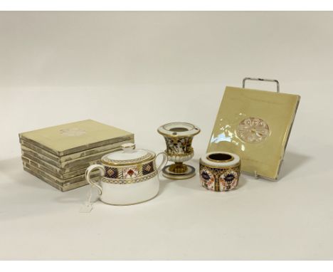 A Royal Crown Derby bone china urn in the Imari palette, 19th century, (H9cm) together with a later inkwell with brass liner 