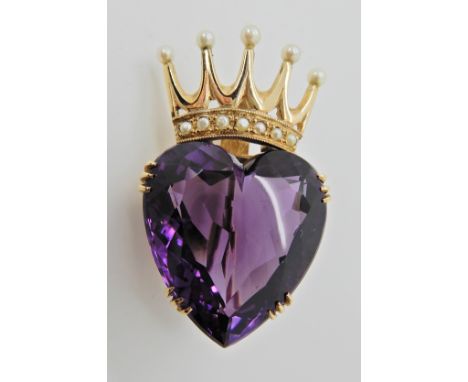 A 9CT GOLD AMETHYST AND PEARL SET LUCKENBOOTH PENDANT BROOCH the large heart shaped amethyst (2.5cm x  2.3cm) surmounted with